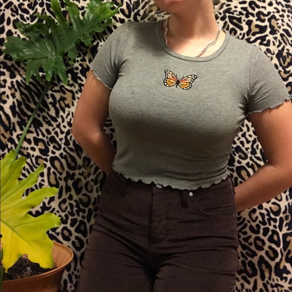 wild fable Tops - Gray ribbed embroidered 🦋 lettuce trim crop top